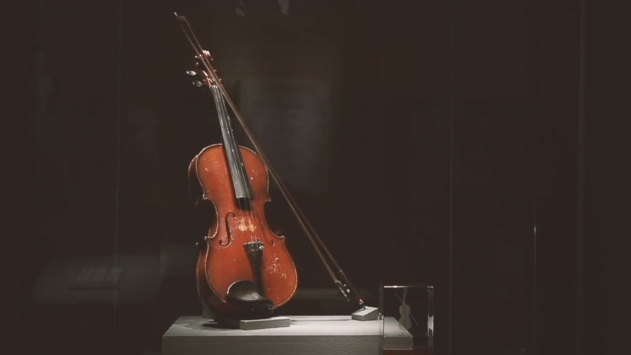 紅色百寶 奮斗百年丨第16集：一把琴，一個(gè)人，一首歌