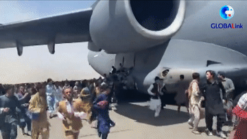 全球連線丨慘?。】Σ紶枡C(jī)場(chǎng)現(xiàn)場(chǎng)