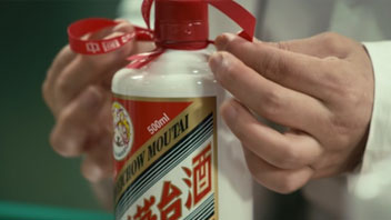 “抱團松動”！機構慌了？有人急忙賣茅臺，有人連夜看周期