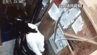 電梯內突發(fā)自燃 電動車進樓怎么禁？ 發(fā)現電瓶車有起火苗頭應立刻撤離