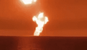 驚人！火光沖天 里海海面發(fā)生巨大爆炸