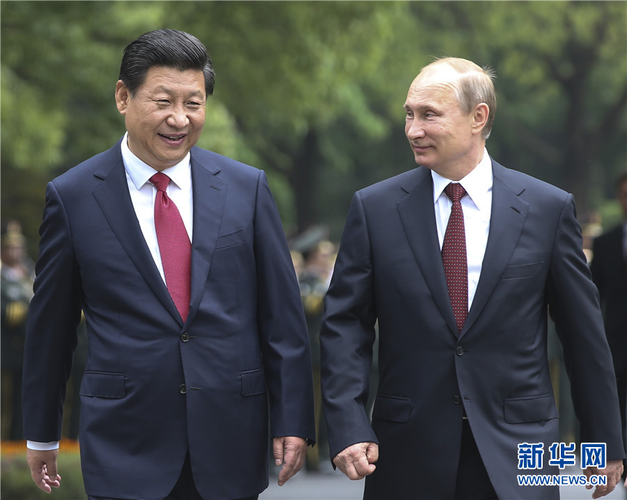 這是會(huì)談前，習(xí)近平在上海西郊會(huì)議中心廣場為普京舉行歡迎儀式。新華社記者 蘭紅光 攝 