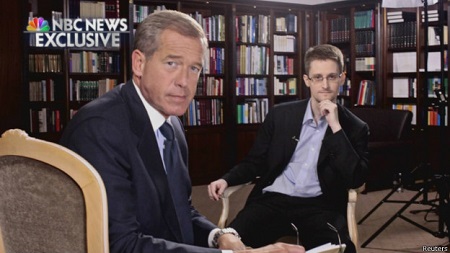 斯諾登稱，他曾作為美國中情局和國安局便衣特工在海外工作。