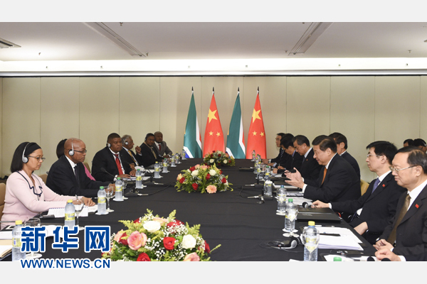 7月14日，國(guó)家主席習(xí)近平在巴西福塔萊薩會(huì)見南非總統(tǒng)祖馬。新華社記者 李學(xué)仁 攝