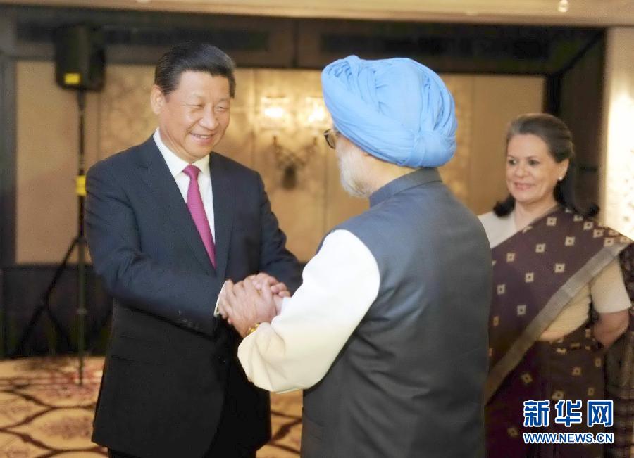 9月19日，國(guó)家主席習(xí)近平在新德里會(huì)見(jiàn)印度國(guó)大黨主席索尼婭&middot;甘地和前總理辛格。 新華社記者張鐸攝