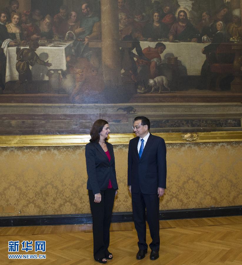 10月15日，中國國務(wù)院總理李克強(qiáng)在羅馬會見意大利眾議長博爾德里尼。 新華社記者王曄攝 
