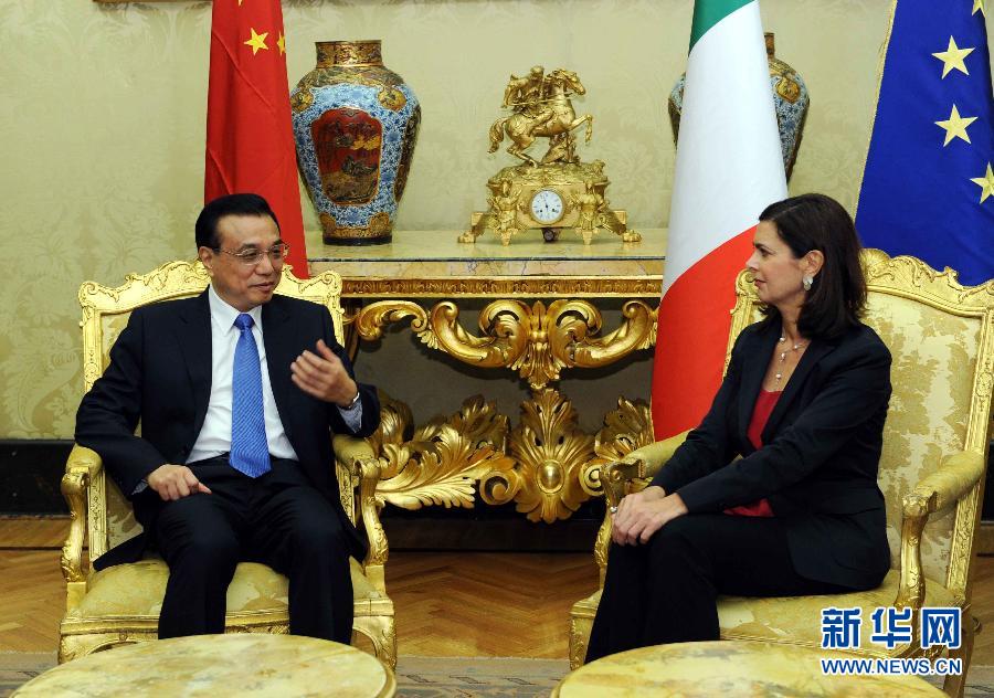 10月15日，中國國務(wù)院總理李克強(qiáng)在羅馬會見意大利眾議長博爾德里尼。 新華社記者饒愛民攝