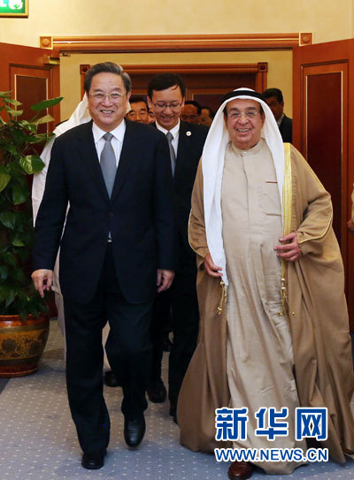 11月6日，正在巴林進(jìn)行正式友好訪問的全國政協(xié)主席俞正聲在麥納麥會見巴林副首相穆罕默德。 新華社記者劉衛(wèi)兵攝