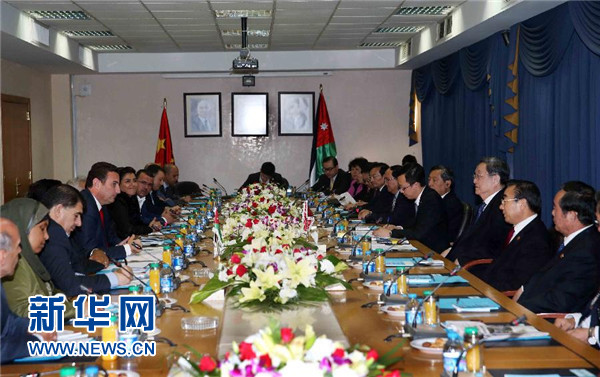  11月9日，正在約旦進行正式友好訪問的全國政協(xié)主席俞正聲在安曼會見約旦眾議院代議長薩法迪。 新華社記者 劉衛(wèi)兵 攝 