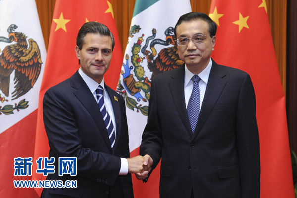 11月11日，國務(wù)院總理李克強(qiáng)在北京人民大會堂會見來華進(jìn)行國事訪問并出席亞太經(jīng)合組織第二十二次領(lǐng)導(dǎo)人非正式會議的墨西哥總統(tǒng)培尼亞。新華社記者張鐸攝
