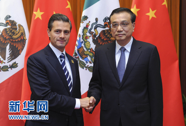 11月11日，國務(wù)院總理李克強(qiáng)在北京人民大會堂會見來華進(jìn)行國事訪問并出席亞太經(jīng)合組織第二十二次領(lǐng)導(dǎo)人非正式會議的墨西哥總統(tǒng)培尼亞。新華社記者張鐸 攝 