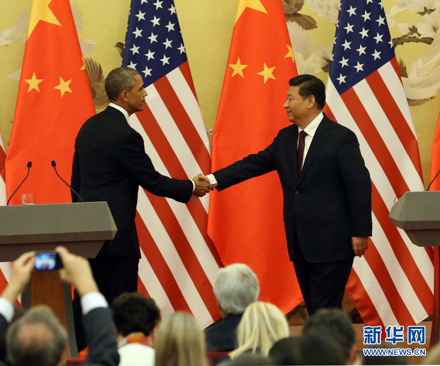 11月12日，國家主席習(xí)近平在北京人民大會堂與來訪的美國總統(tǒng)奧巴馬舉行會談后，共同會見記者。 新華社記者 劉衛(wèi)兵 攝
