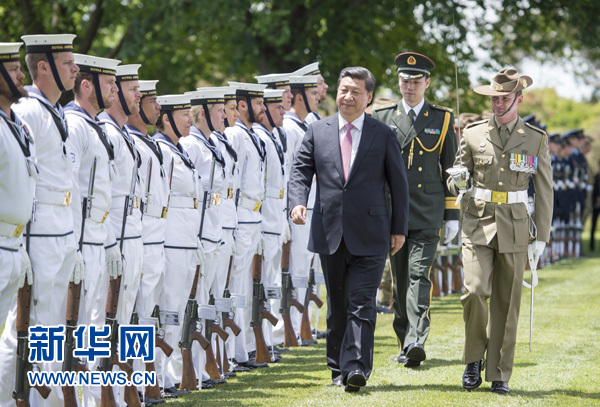 11月17日，中國國家主席習近平在堪培拉會見澳大利亞總督科斯格羅夫。會見前，科斯格羅夫在總督府草坪為習近平舉行隆重歡迎儀式。新華社記者謝環(huán)馳 攝 