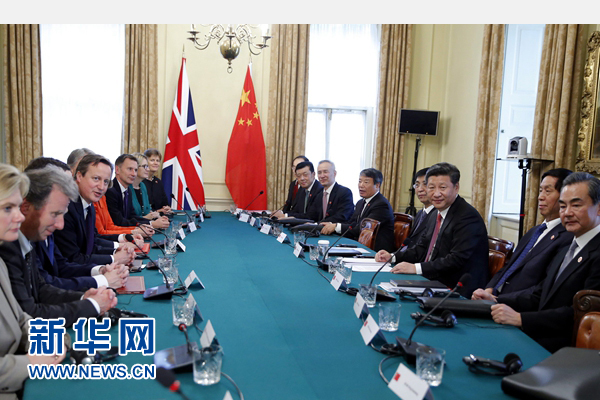 10月21日，國家主席習近平在倫敦唐寧街首相府同英國首相卡梅倫舉行會談。 新華社記者 鞠鵬 攝 