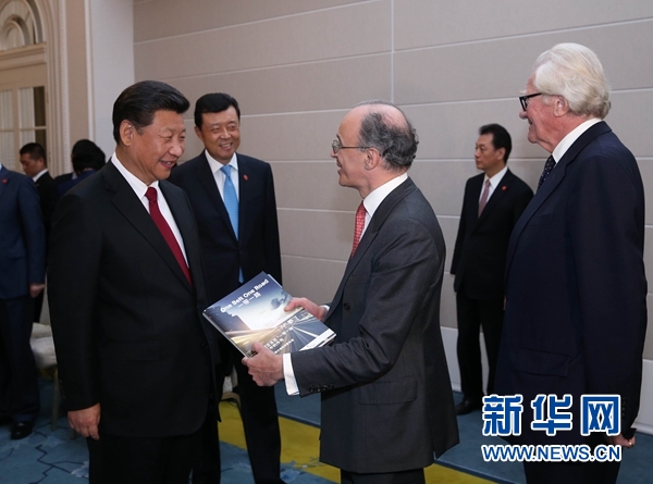 10月22日，國家主席習(xí)近平在倫敦集體會見英國前首相布朗等英國友人。新華社記者 龐興雷 攝 