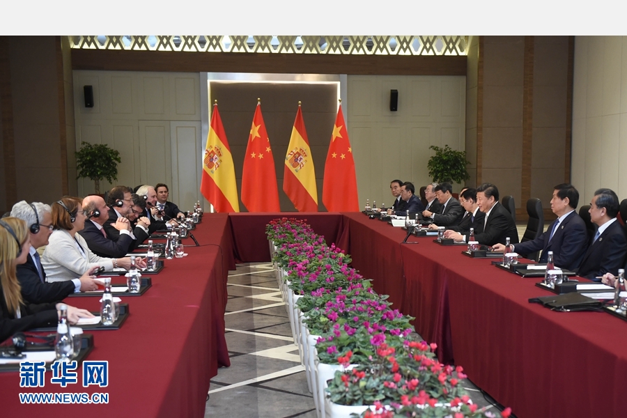 11月16日，國家主席習(xí)近平在土耳其安塔利亞會見西班牙首相拉霍伊。 新華社記者 張鐸 攝