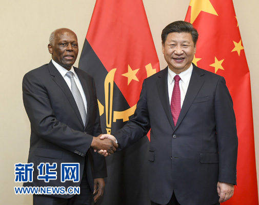 12月3日，國家主席習近平在約翰內(nèi)斯堡會見安哥拉總統(tǒng)多斯桑托斯。 新華社記者 謝環(huán)馳 攝