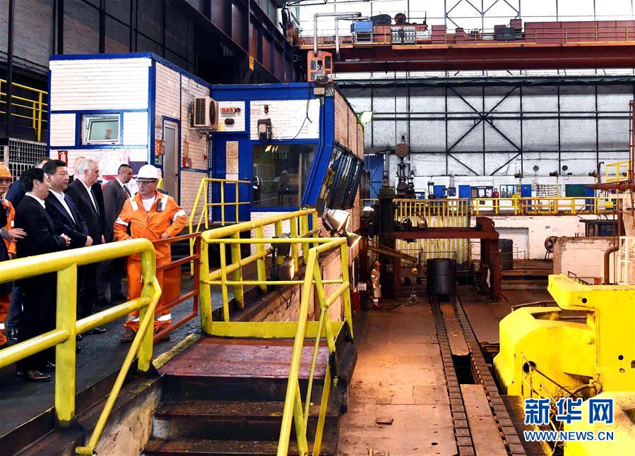 6月19日上午，國家主席習(xí)近平在貝爾格萊德參觀河鋼集團(tuán)塞爾維亞斯梅代雷沃鋼廠。 新華社記者 饒愛民 攝