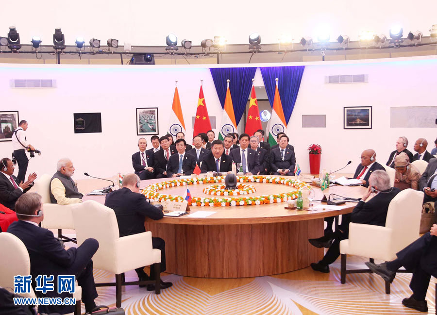 10月16日，金磚國家領導人第八次會晤在印度果阿舉行。中國國家主席習近平、印度總理莫迪、南非總統(tǒng)祖馬、巴西總統(tǒng)特梅爾、俄羅斯總統(tǒng)普京出席。習近平發(fā)表題為《堅定信心　共謀發(fā)展》的重要講話。新華社記者姚大偉攝 