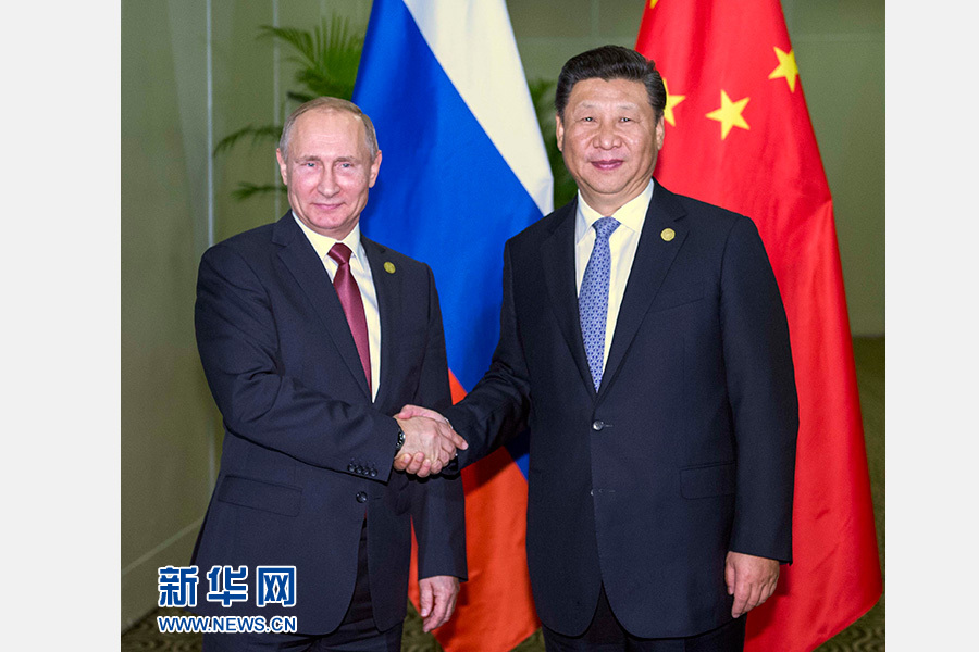 11月19日，國(guó)家主席習(xí)近平在利馬會(huì)見俄羅斯總統(tǒng)普京。 新華社記者李濤 攝