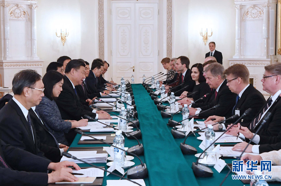 4月5日，國(guó)家主席習(xí)近平在赫爾辛基同芬蘭總統(tǒng)尼尼斯托舉行會(huì)談。 新華社記者 饒愛民 攝