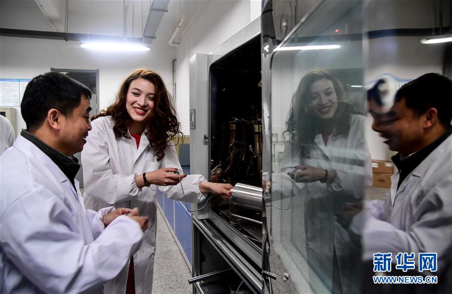 （新華全媒頭條&middot;上合青島峰會(huì)&middot;圖文互動(dòng)）（12）遠(yuǎn)航，揚(yáng)起&ldquo;上海精神&rdquo;的時(shí)代風(fēng)帆&mdash;&mdash;寫在上海合作組織成員國(guó)元首理事會(huì)第十八次會(huì)議即將召開之際