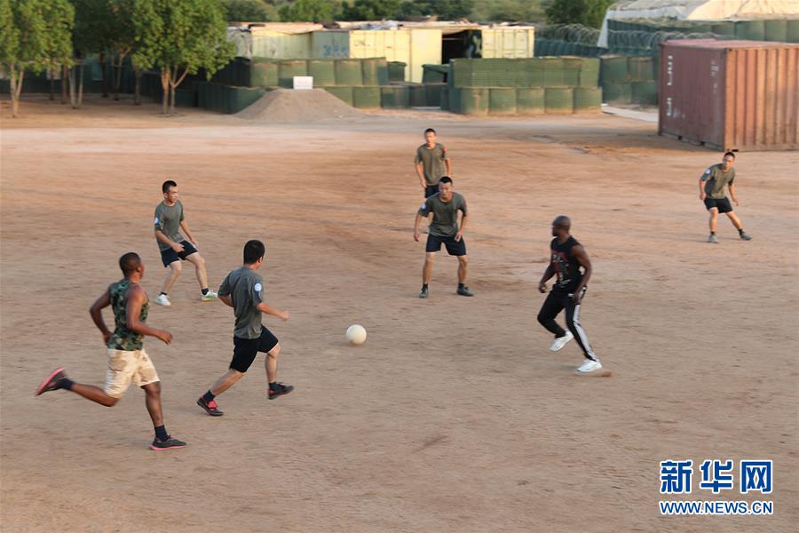（國際·圖文互動）（6）拳拳赤子心　悠悠藍(lán)盔情——記中國赴蘇丹達(dá)爾富爾維和部隊(duì)度中秋和國慶佳節(jié)