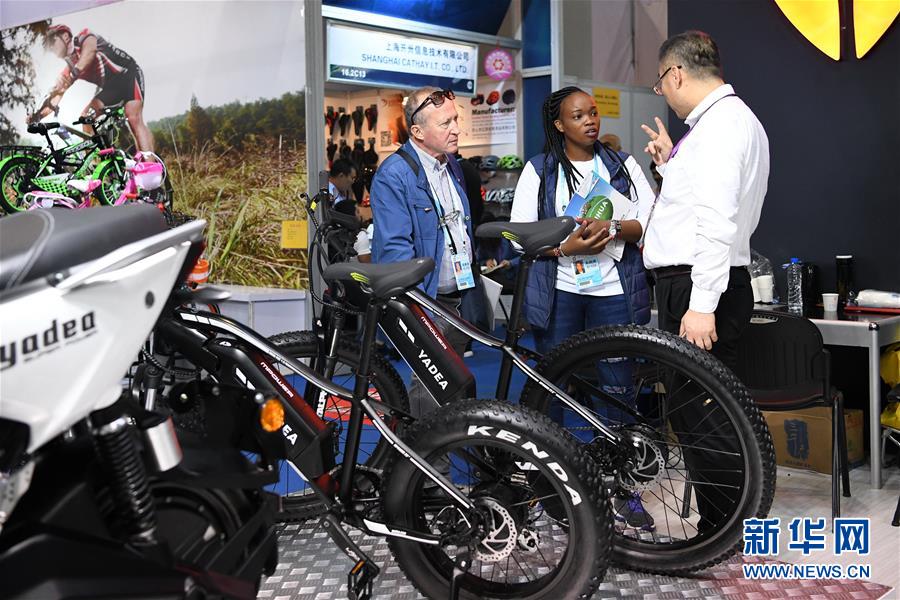 (新華全媒頭條·圖文互動(dòng))(3)從廣交會(huì)到進(jìn)博會(huì)——中國(guó)對(duì)外開(kāi)放再譜新樂(lè)章