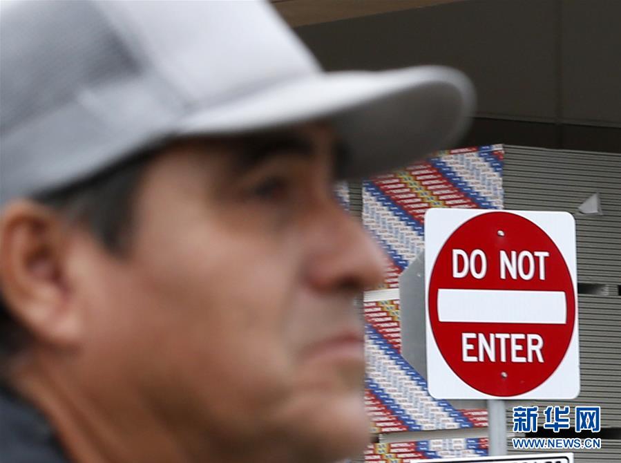 (國(guó)際·圖文互動(dòng))(1)通訊:“根本沒(méi)有人在乎我們”——探訪美墨邊境墻邊的“日工”市場(chǎng)