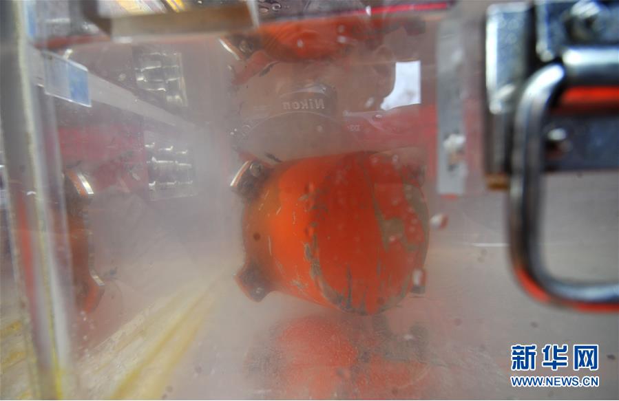 (國際)(1)印尼打撈起去年失事的獅航客機(jī)第二個黑匣子