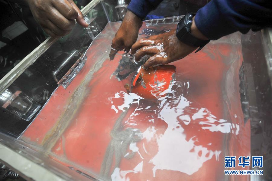 (國際)(5)印尼打撈起去年失事的獅航客機(jī)第二個黑匣子