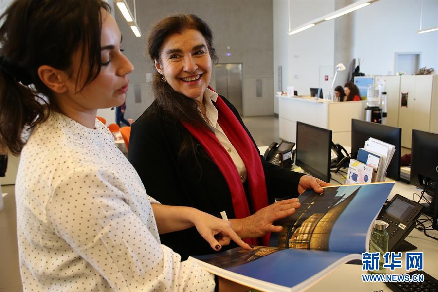 (國(guó)際·圖文互動(dòng))(2)“中國(guó)是我靈感的源泉”——希臘國(guó)寶級(jí)演員的中國(guó)情結(jié)