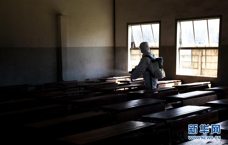 (國(guó)際·圖文互動(dòng))(3)與時(shí)間賽跑——中國(guó)救援隊(duì)成為莫桑比克災(zāi)后防疫重要力量