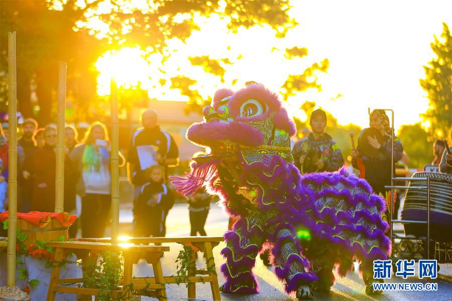 (國際)(2)澳大利亞揚(yáng)鎮(zhèn)舉辦“中國節(jié)”