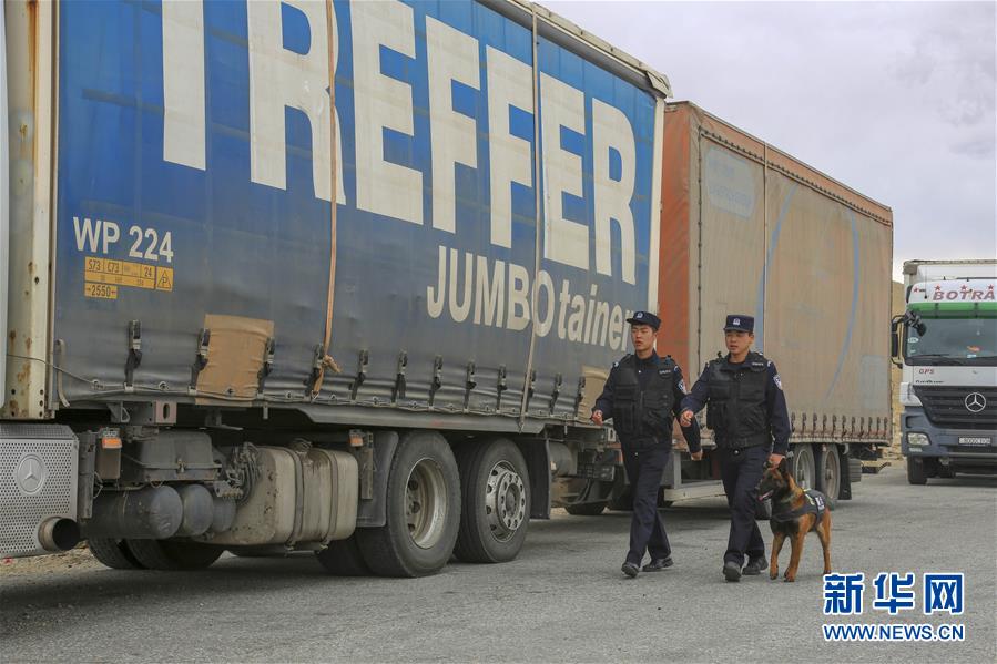 (經(jīng)濟)(1)卡拉蘇口岸:中塔貿(mào)易迎“春風”