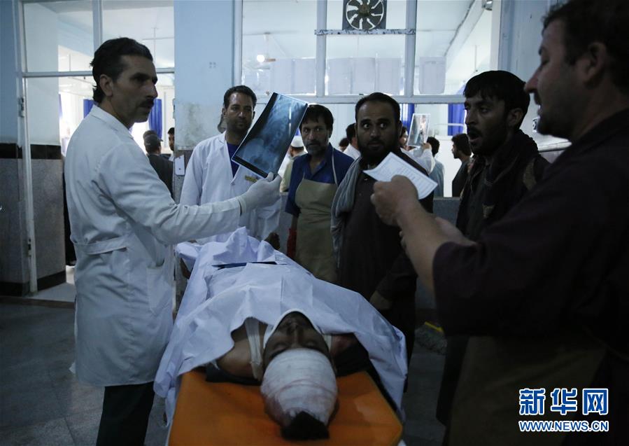 (國(guó)際)(5)阿富汗長(zhǎng)途客車(chē)遭遇地雷爆炸 34人死亡