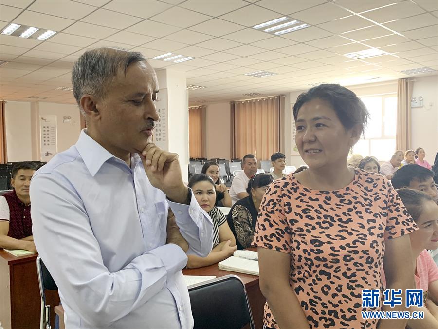 （圖文互動(dòng)）（2）多國(guó)駐華使節(jié)參訪新疆：中國(guó)反恐、去極端化經(jīng)驗(yàn)值得學(xué)習(xí)借鑒