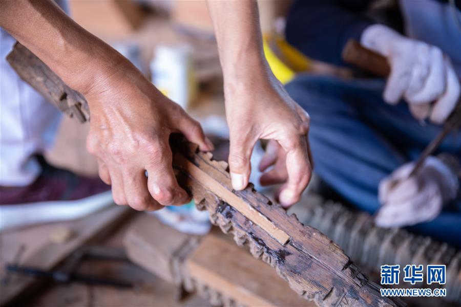 (習(xí)近平出訪配合稿·圖文互動)(3)通訊:尼泊爾工藝家和中國文物修復(fù)師的歷史之約