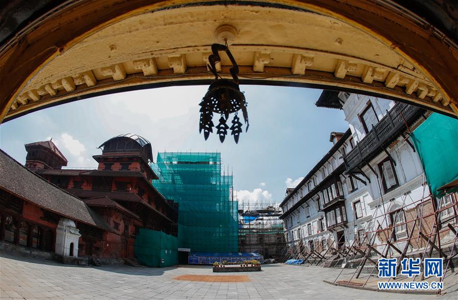 (習(xí)近平出訪配合稿·圖文互動)(6)通訊:尼泊爾工藝家和中國文物修復(fù)師的歷史之約