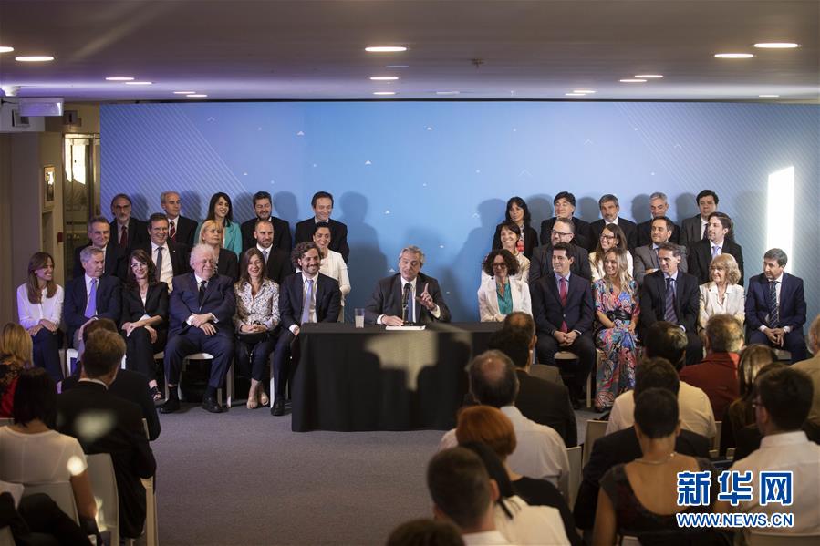 (國(guó)際)(2)阿根廷當(dāng)選總統(tǒng)公布內(nèi)閣名單