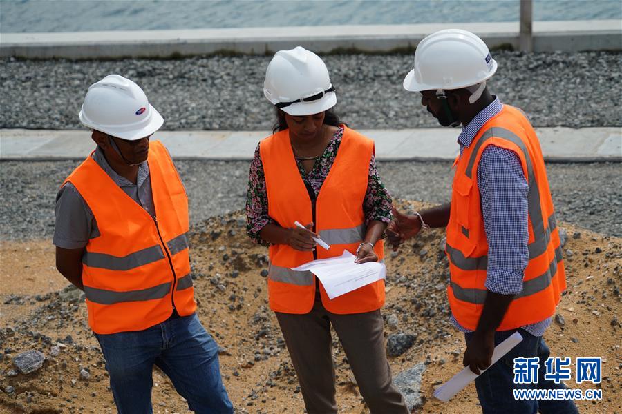 (國(guó)際·圖文互動(dòng))(4)通訊:“五年我們?yōu)樗估锾m卡造出一片新土地”——科倫坡港口城人的自豪與希冀