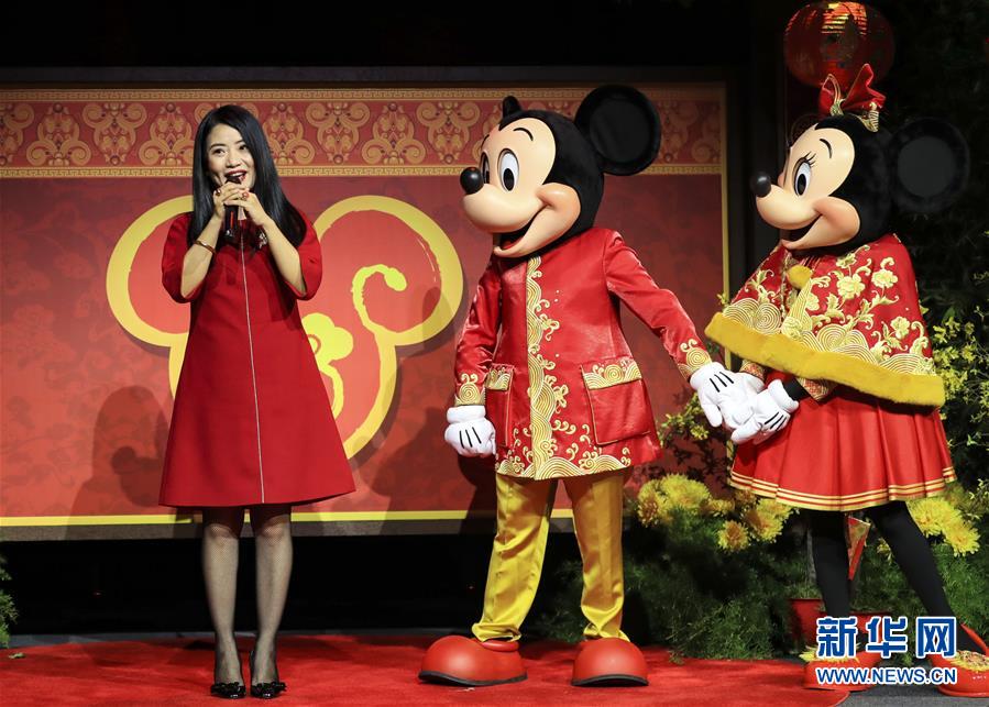 (國(guó)際·圖文互動(dòng))(4)通訊:美國(guó)迪士尼加州冒險(xiǎn)樂(lè)園紅紅火火迎鼠年