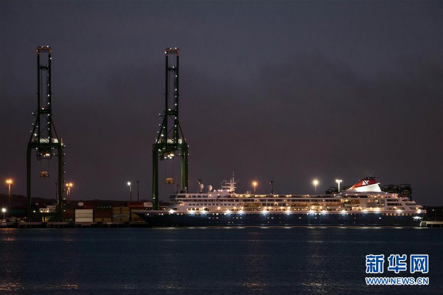 (國際疫情)(1)發(fā)生新冠肺炎疫情的“布雷馬”號郵輪抵達(dá)古巴港口