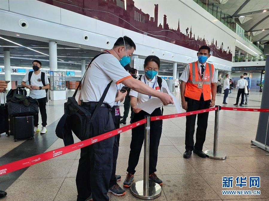 （國(guó)際疫情&middot;圖文互動(dòng)）（1）&ldquo;工作忙碌又細(xì)致，經(jīng)驗(yàn)豐富又專業(yè)&rdquo;&mdash;&mdash;一名柬埔寨青年眼中的中國(guó)援柬抗疫醫(yī)療專家組