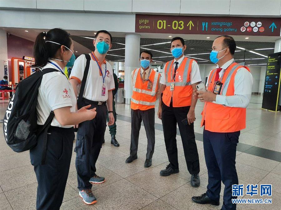 （國(guó)際疫情&middot;圖文互動(dòng)）（4）&ldquo;工作忙碌又細(xì)致，經(jīng)驗(yàn)豐富又專業(yè)&rdquo;&mdash;&mdash;一名柬埔寨青年眼中的中國(guó)援柬抗疫醫(yī)療專家組