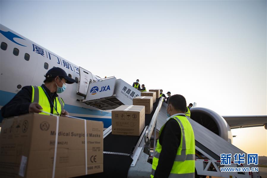 (聚焦疫情防控·圖文互動)(2)江西開通醫(yī)用防護(hù)物資國際航空貨郵包機(jī)