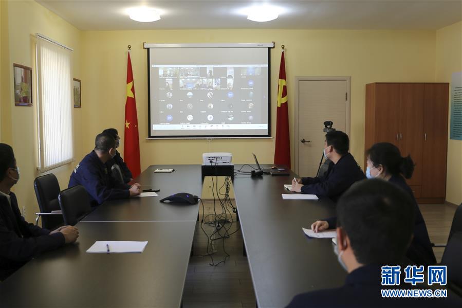 (國際疫情·圖文互動)(1)“和祖國的專家聊一聊很安心”——記中國援哈薩克斯坦醫(yī)療隊指導同胞抗疫