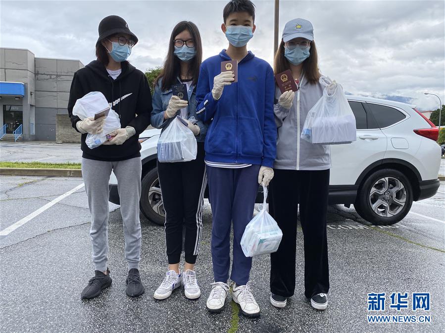(國(guó)際疫情·圖文互動(dòng))(4)“來(lái)自祖國(guó)濃濃的愛(ài)”——在美留學(xué)生領(lǐng)取“健康包”背后的故事