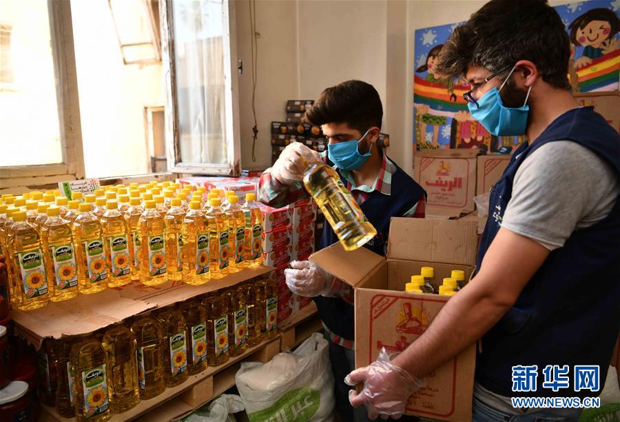 （國際疫情·圖文互動(dòng)）（6）通訊：疫情中，那抹笑容最難忘——記向困難家庭發(fā)放愛心包裹的敘利亞青年志愿者