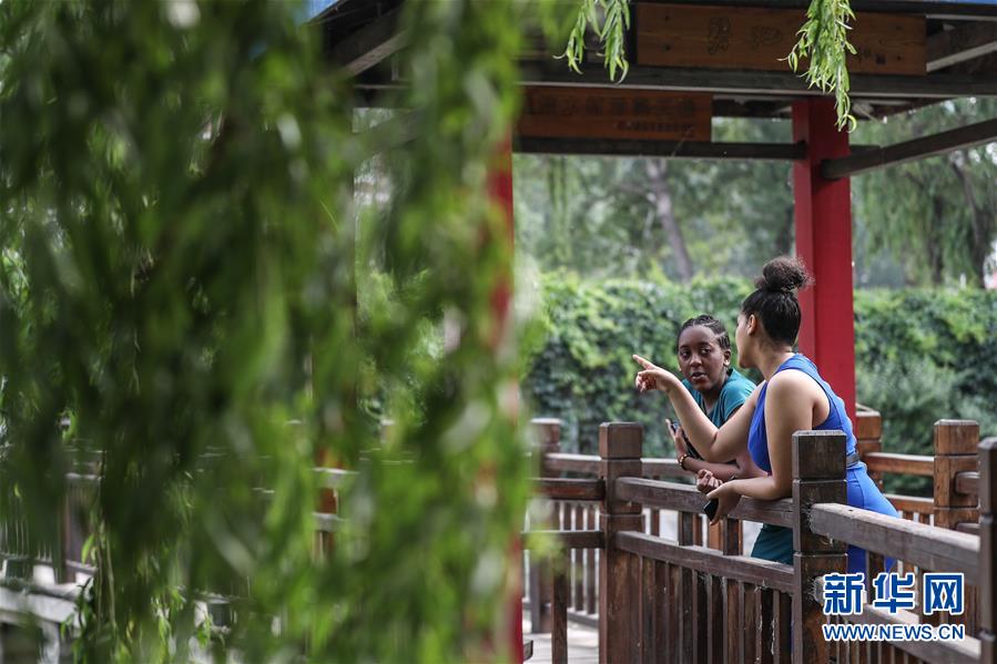 (中非團結(jié)抗疫故事·圖文互動)(4)坦桑尼亞留學(xué)生譚麗:離家千里 生活一樣溫暖而多彩